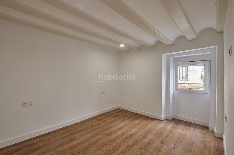 Foto 2d812763-2e0d-4b13-9243-3346b1caddd7. Planta baja vivienda entresuelo, exterior de tres dormitorios y 2 baños en el centro en Cádiz