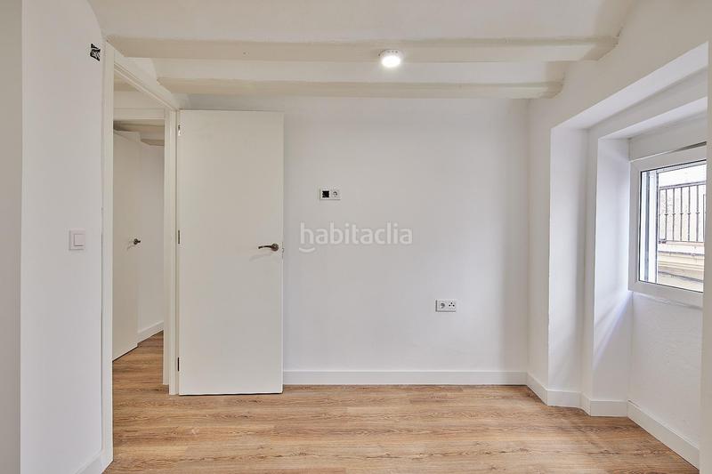 Foto 55dc441b-e044-4d11-bdf0-4dac21247cbb. Planta baja vivienda entresuelo, exterior de tres dormitorios y 2 baños en el centro en Cádiz