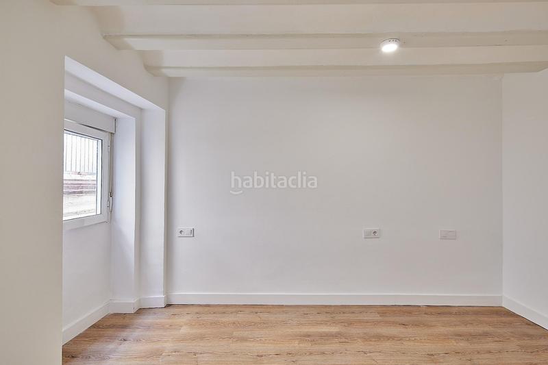 Foto ee7bbf6d-678b-42a0-aaf8-15ec96f0d3c4. Planta baja vivienda entresuelo, exterior de tres dormitorios y 2 baños en el centro en Cádiz