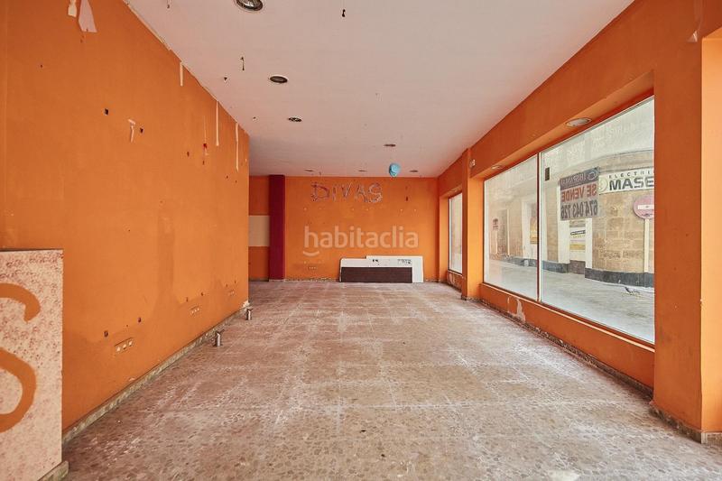 Foto 451e6deb-1688-4749-b121-b57beadbc3f5. Local comercial fantástico local en plena viña con amplios escaparates en Cádiz