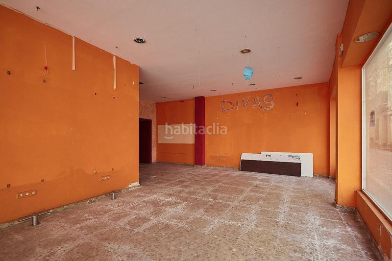 Foto d197c2cd-9570-442c-9f39-ab27b6ec7afc. Local comercial fantástico local en plena viña con amplios escaparates en Cádiz
