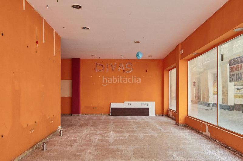 Foto e7dd6c57-3f63-442d-894d-86f09a5fda02. Local comercial fantástico local en plena viña con amplios escaparates en Cádiz