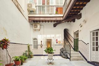 Planta baixa a La Caleta - La Viña. Planta baja supercéntrica junto al mercado central de abastos