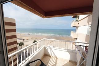 Pis a Paseo Marítimo - San José - La Laguna. Exclusivo apartamento en primera línea de la playa de la victori