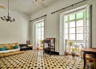 Etagenwohnung in Centro Histórico. Piso amplio con techos altos y mucho encanto