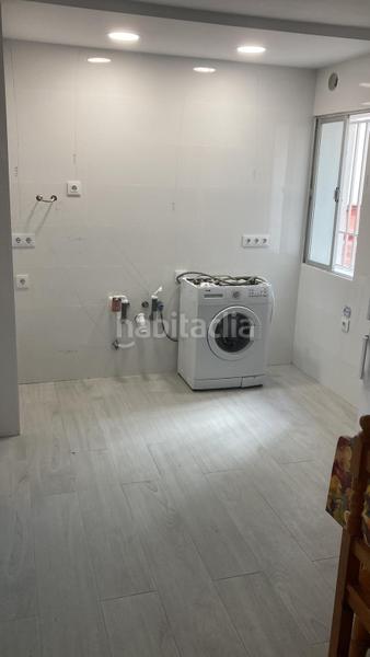 Foto 8ef83f51-acf9-4e19-96a7-9099b3d9b453. Alquiler piso alquiler temporada piso de 3 dormitorios situado en 1 linea de playa de cortadura. en Cádiz