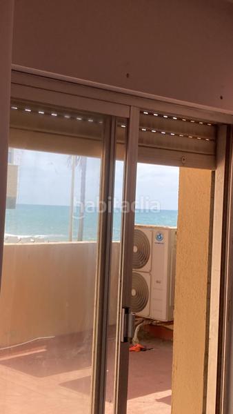 Foto c2a1bd16-8131-4495-b7f5-cb6885484d60. Alquiler piso alquiler temporada piso de 3 dormitorios situado en 1 linea de playa de cortadura. en Cádiz