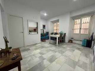 Rez-de-chaussée à El Pópulo - Santa María. Acogedor piso en planta baja en pleno centro de cadiz