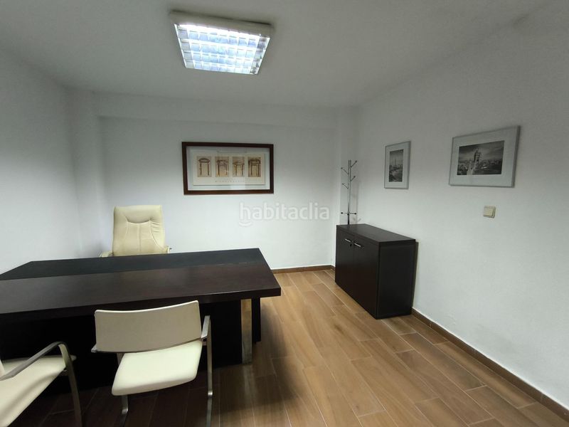 Foto d0ad99d8-7388-4be7-a68c-1dcdd25efcc3. Alquiler local comercial oficina , primera linea de avenida frente a hotel playa victoria en Cádiz