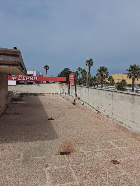 Foto e5c1e7e1-65c6-4b8d-bc96-ab61b865da1d. Alquiler local comercial magnífico local en alquiler junto a la itv en Cádiz
