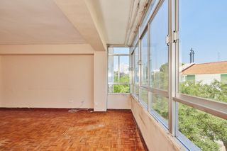 Appartement à Asdrúbal - Bahía Blanca. Amplio piso de 4 dormitorios y 2 baños con garaje cerrado en bah