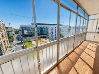 Pis a Paseo Marítimo - San José - La Laguna. Exclusiva vivienda junto al mar en playa victoria, cádiz