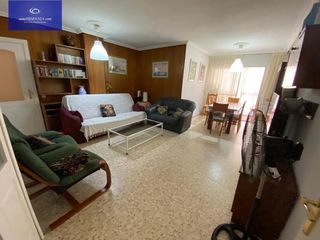 Rent Flat in Paseo Marítimo - San José - La Laguna. Alquiler para temporada 2026  2027  4 dormitorios  zona hospital