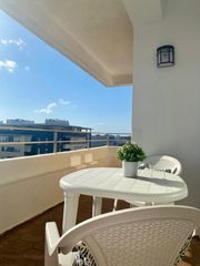 Rent Flat in Paseo Marítimo - San José - La Laguna. Alquiler temporada piso de 3 dormitorios situado en el  edificio