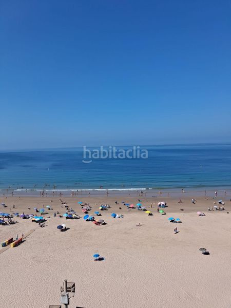 Foto 23902cb8-df03-48a7-aadf-72ea2b70e971. Alquiler ático temporada escolar precioso ático con terraza amplia con vistas al mar y zona de aparcamiento. en Cádiz