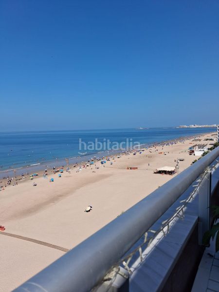 Foto 89b41a94-da91-43fc-ab53-94950c0b28ad. Alquiler ático temporada escolar precioso ático con terraza amplia con vistas al mar y zona de aparcamiento. en Cádiz