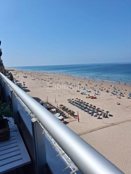 Foto b37e7613-d7bd-4626-b56c-48df0b8d15ab. Alquiler ático temporada escolar precioso ático con terraza amplia con vistas al mar y zona de aparcamiento. en Cádiz