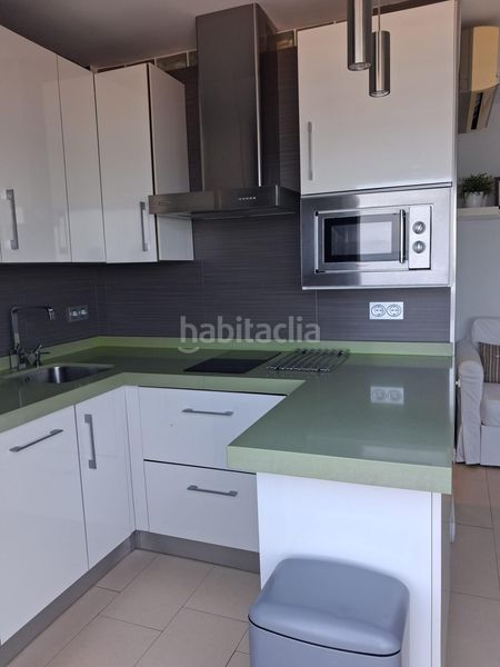 Foto b650022c-c860-4f0a-a450-5b8ba1001c80. Alquiler ático temporada escolar precioso ático con terraza amplia con vistas al mar y zona de aparcamiento. en Cádiz