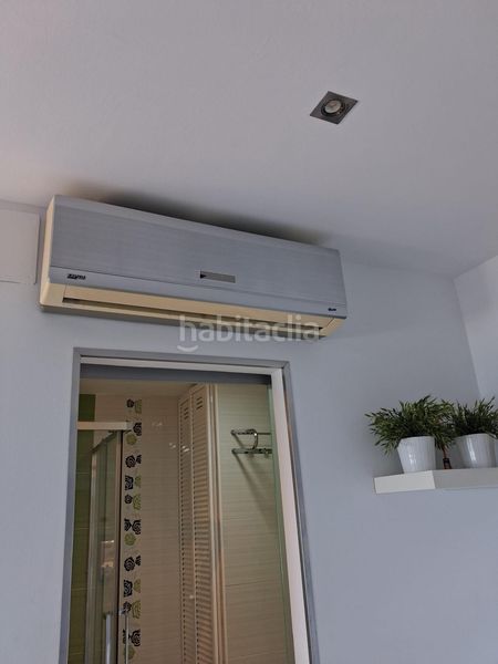 Foto cf1bceb7-8c2e-496e-b112-fd36ce135cf0. Alquiler ático temporada escolar precioso ático con terraza amplia con vistas al mar y zona de aparcamiento. en Cádiz