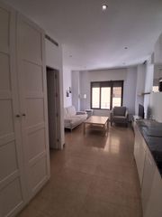 Miete Etagenwohnung in Centro Histórico. Alquiler anual precioso apartamento en la zona de canalejas