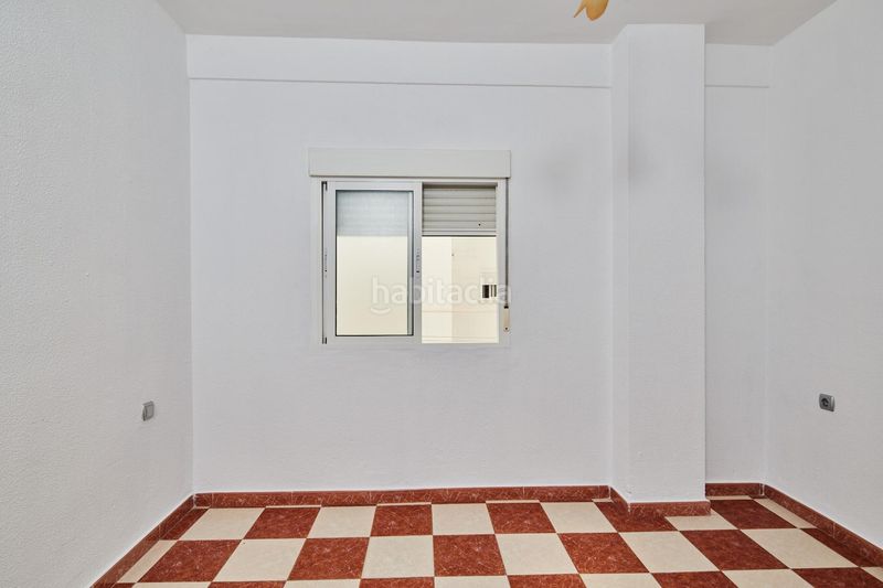 Foto b2a1b667-70aa-4979-a39f-633ce36f5b58. Piso magnífico piso de 3 dormitorios junto a la playa de la caleta en Cádiz