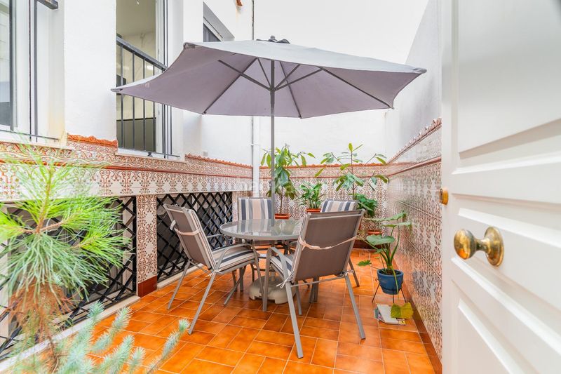 Foto 21c36153-7367-4f41-9083-1d398e35e6c3. Piso vivienda amplia en pleno corazón reformada con dos patios. en Cádiz