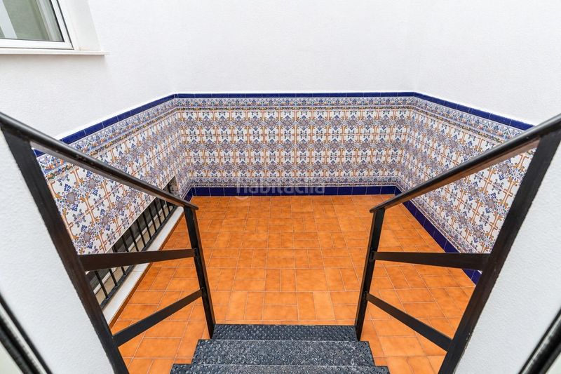 Foto f03ff013-3ec8-4c21-be1f-b954fd7b9256. Piso vivienda amplia en pleno corazón reformada con dos patios. en Cádiz