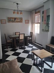 Affitto Appartamento in Centro Histórico. Alquiler anual piso de 2 dormitorios en zona centro