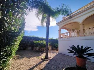 Casa en Oliva Playa. Espectacular chalet  adosado con piscina  y vistas al mar en oli