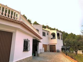 Casa  Tossal gross de oliva. Chalet soleado en la montaña con vistas al mar y montaña