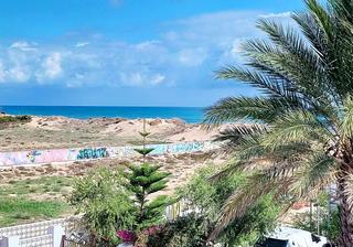 Casa en Oliva Nova. Precioso  chalet  pàreado, a tan sólo 20 metros del mar!