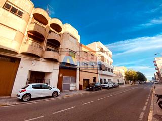 Local Comercial  De pego. Local comercial en oliva