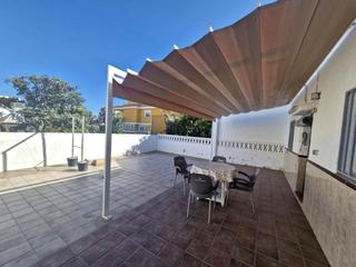 Casa a Oliva Playa. Chalet , a tan sólo 50metros del mar!