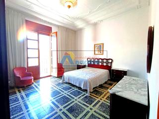 Casa a Oliva Pueblo. Céntrica casa con gran garaje en oliva