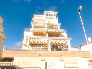 Apartament en Carrer d'argelers 46. Apartamento con gran terraza y parking  a 20 metros del mar