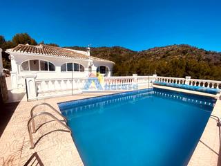 Casa a Oliva Pueblo. Chalet con piscina y fantásticas vistas