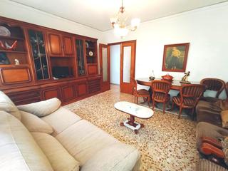 Pis  Carrer de garcía ordóñez. Piso con garaje cerrado en oliva
