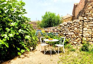 Maison à Oliva Pueblo. Casa de pueblo reformada con jardín