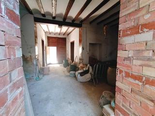 Casa  Carrer de sant blai. Casa de pueblo con potencial a reformar en oliva