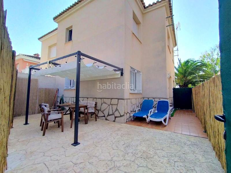 Foto 096d3133-1267-46f7-a1ba-9acadfd2f836. Casa pareada en de gaudi 9 excelente oportunidad! , chalet pareado en primera línea de playa nova en Oliva