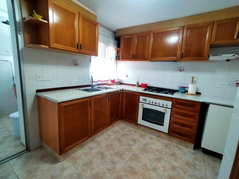 Foto c797bc05-d460-45d4-bbf6-803901a2a154. Pis a Oliva pueblo Oliva