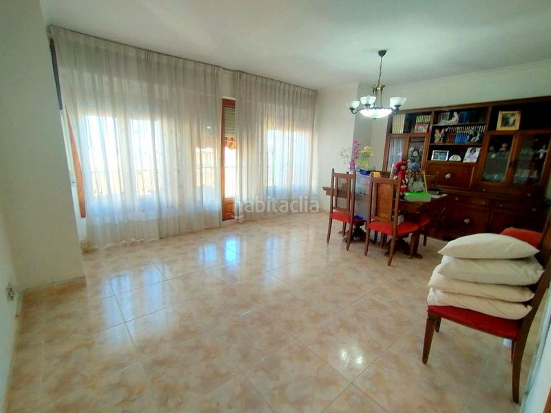 Foto fbcbe682-b920-4a16-af54-1077664c62af. Pis a Oliva pueblo Oliva