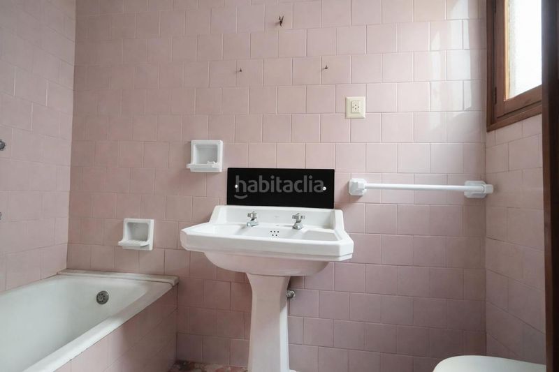 Foto aadc9012-d1fa-4329-bede-3d42ca351183. Pis a Oliva pueblo Oliva