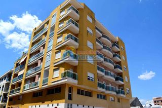 Autoparkplatz  De fra humild soria. Plaza de parking en edificio