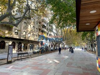 Lloguer Oficina a Oliva Pueblo. Entresuelo comercial en pleno paseo