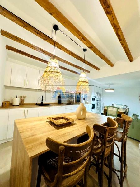 Foto 8c8579a2-e1e3-4572-ad3f-385bc7d83442. Casa amb aparcament a Oliva pueblo Oliva