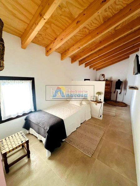 Foto a09d1a9c-1bac-4d9d-82b0-d10db61648ad. Casa amb aparcament a Oliva pueblo Oliva