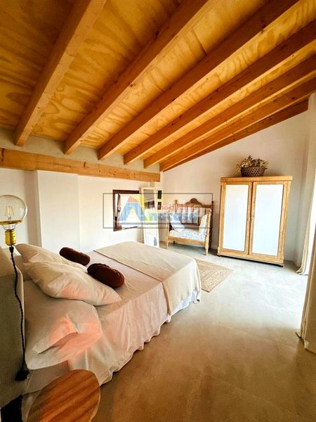 Foto eda07f27-5d10-4517-b012-6b7c1077d64d. Casa amb aparcament a Oliva pueblo Oliva