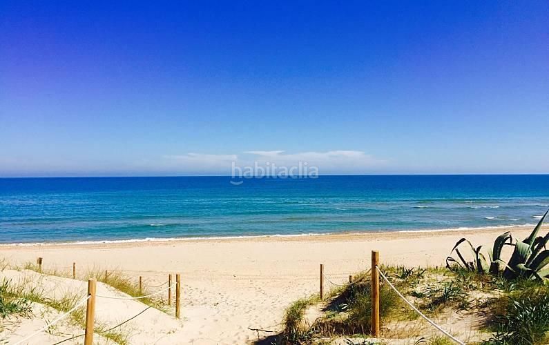 Foto c4d9a590-798f-4d18-a18b-8d42974a1da7. Pis a Oliva playa Oliva