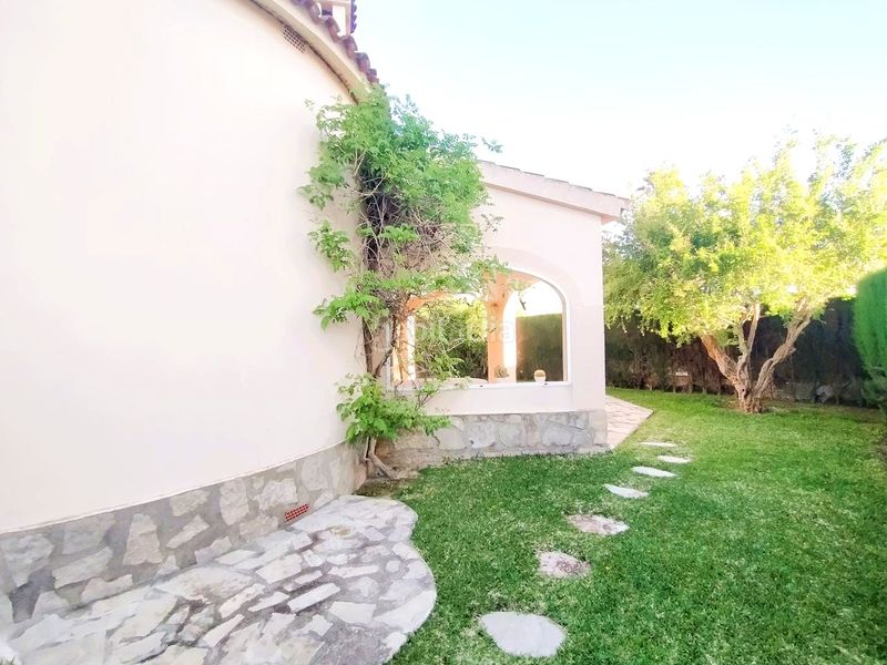 Foto da0a79d3-1dee-4356-89e6-f6f3aa9a5579. Casa amb calefacció piscina a Oliva nova Oliva